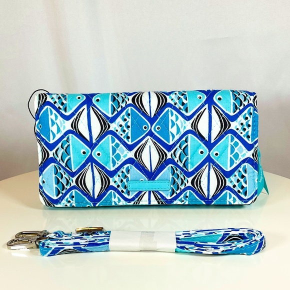 🐠Vera Bradley Wallet Crossbody Wristlet Beach Go Fish Blue Spring Break - Picture 1 of 5